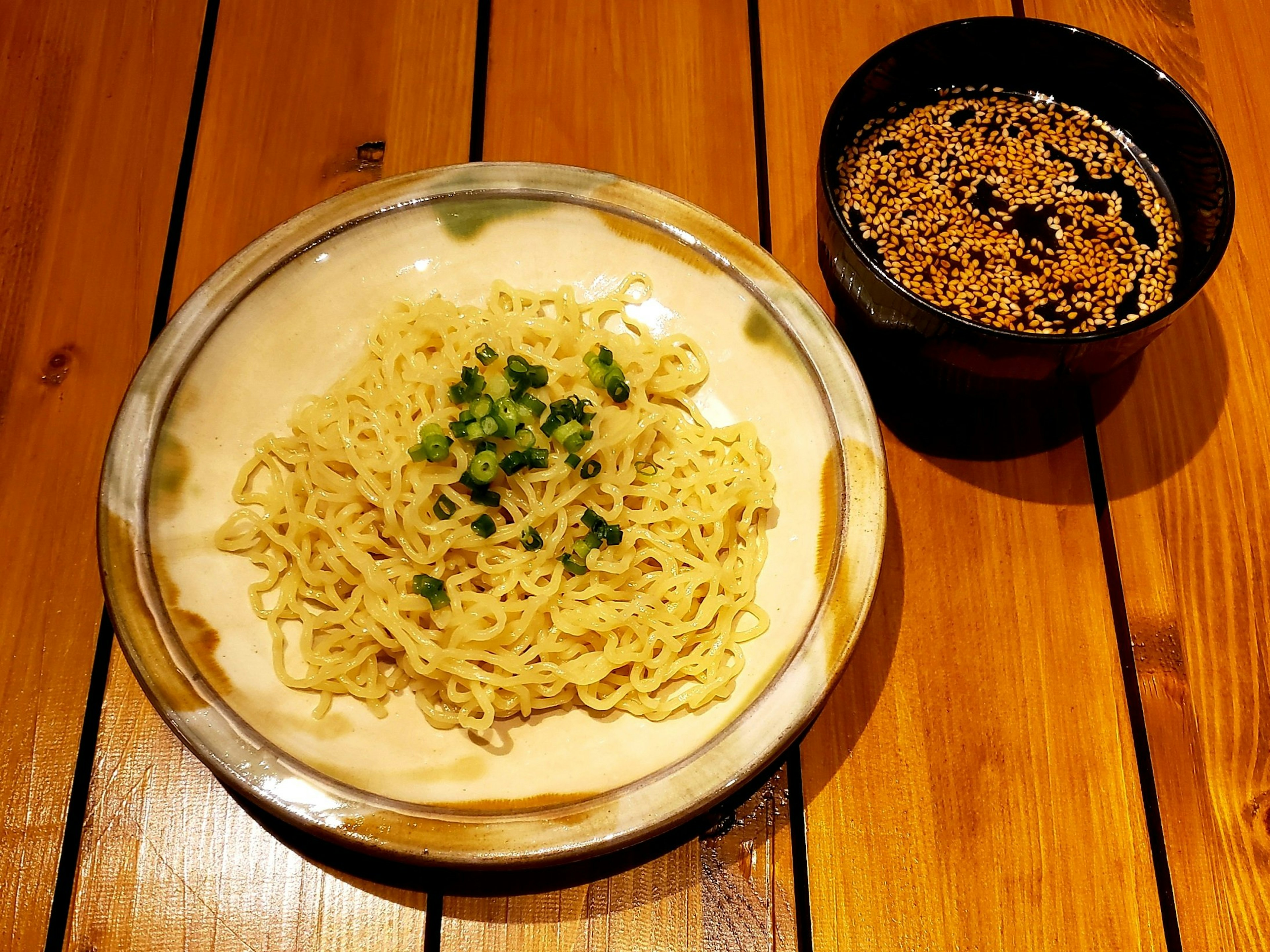 ピリ辛冷やしざるラーメン