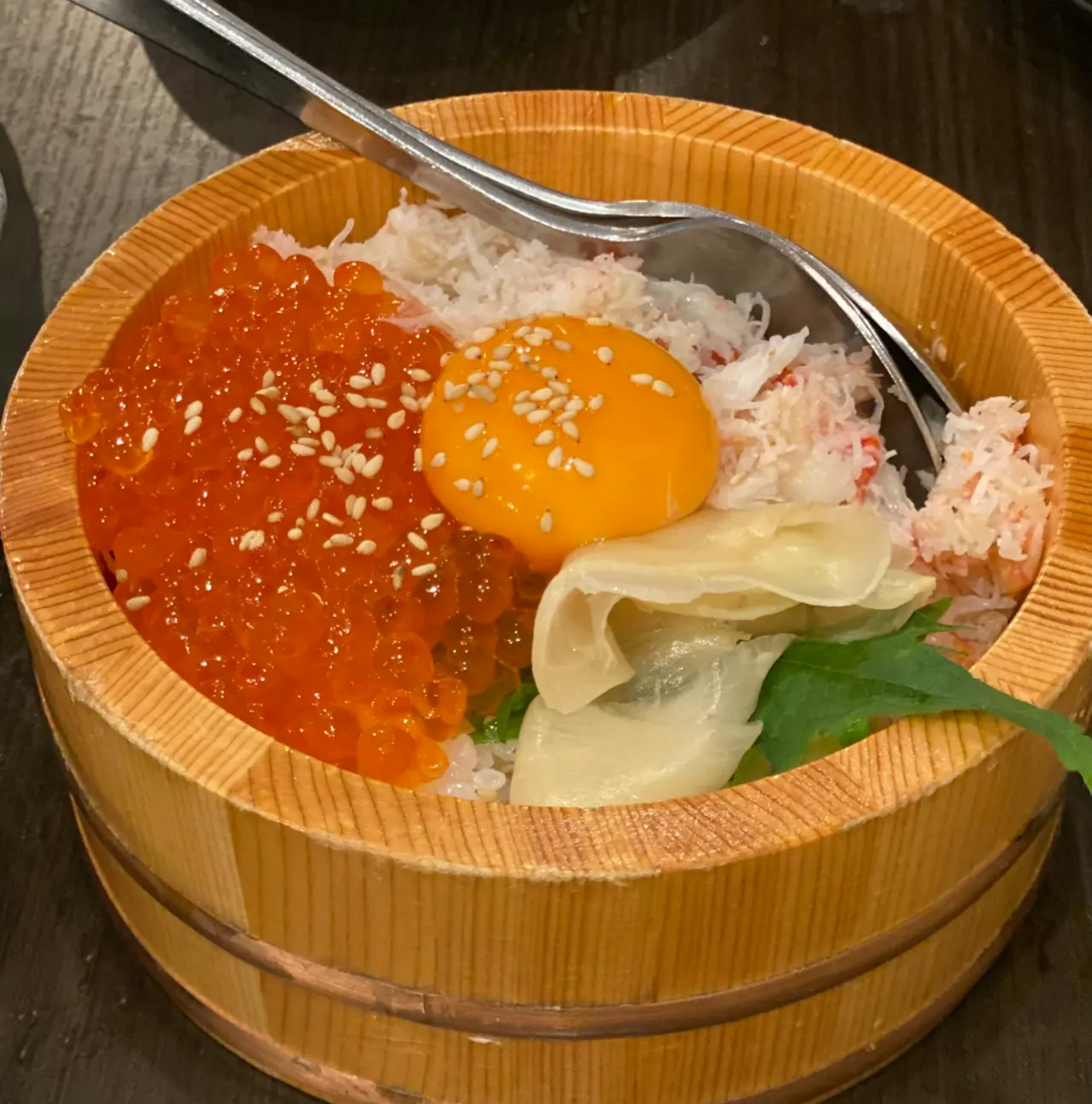 Sushi rice topped with crab meat & salmon roe