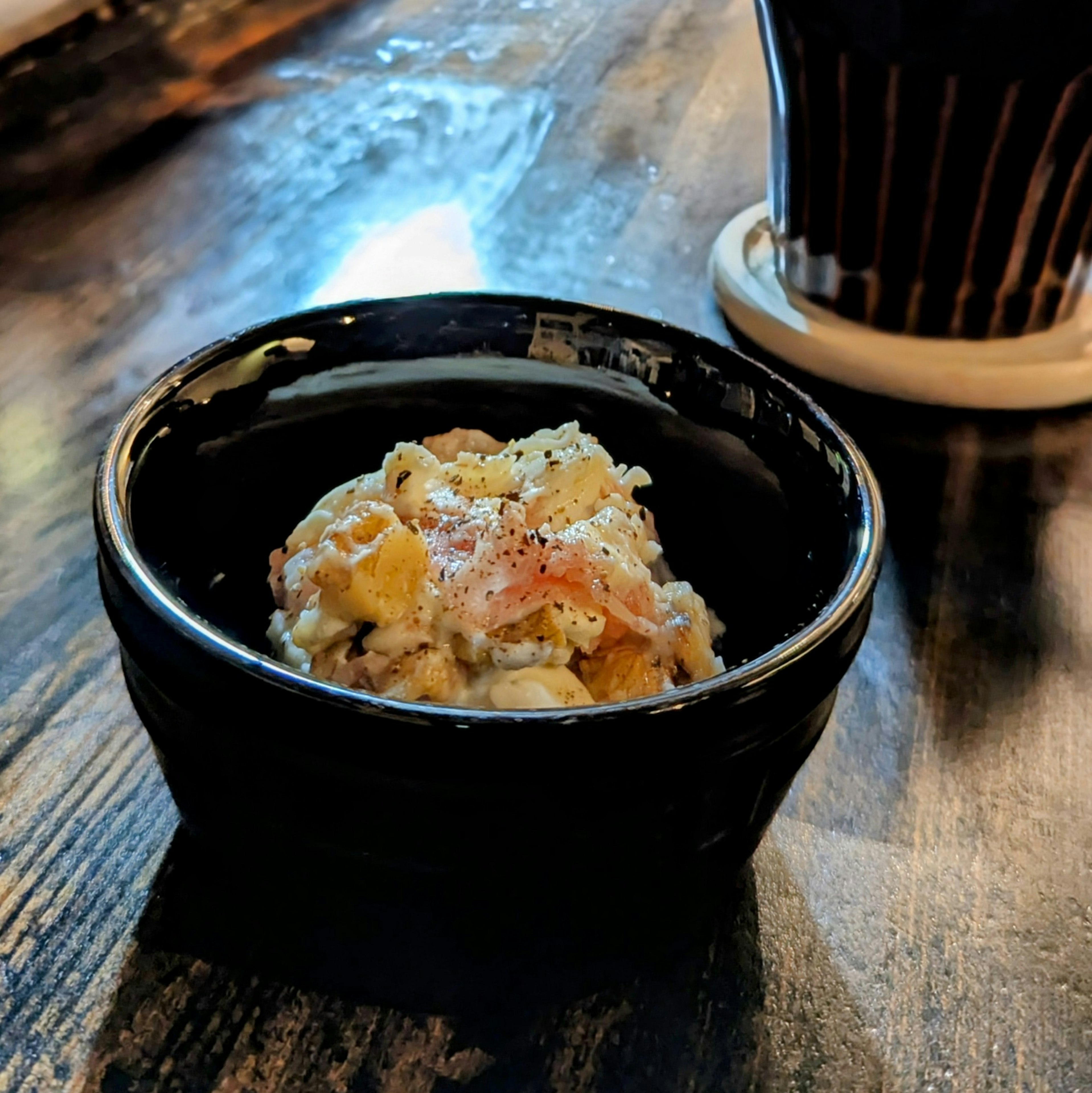 生ハムとクルミのハニークリームチーズ