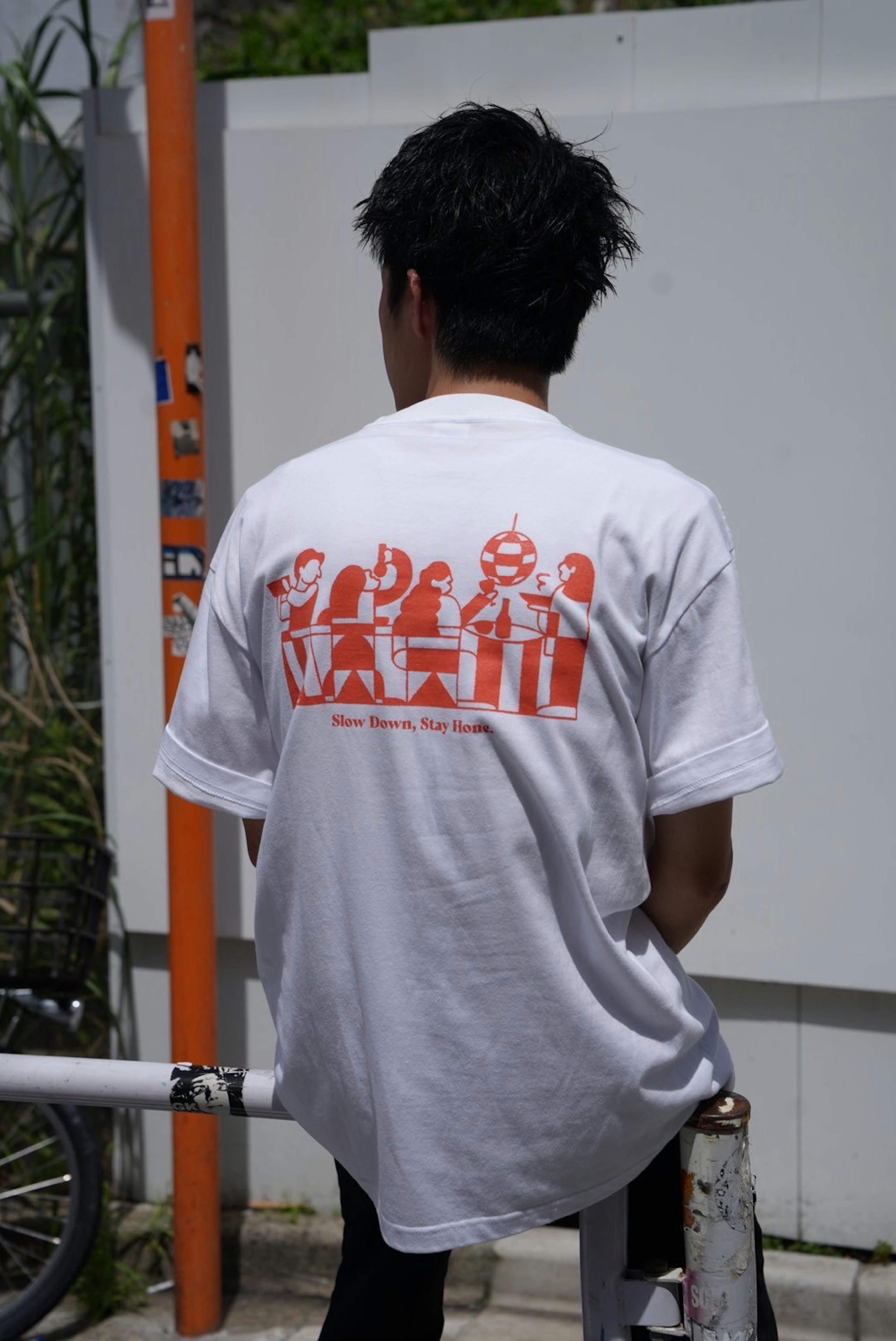 Slow Down, Stay Hone. Tシャツ White