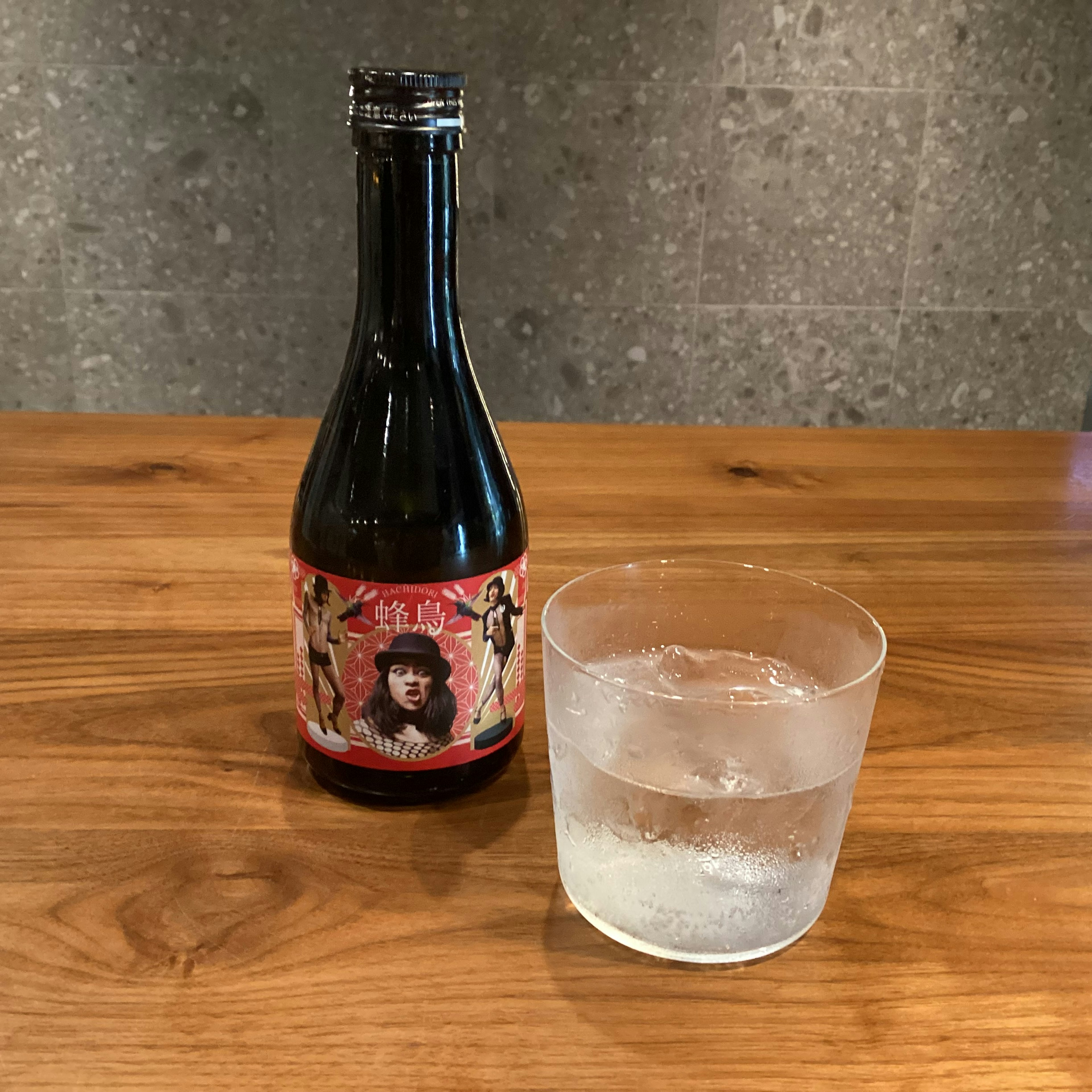 蜂鳥あみ太=4号 × 天盃 麦焼酎ハイボール