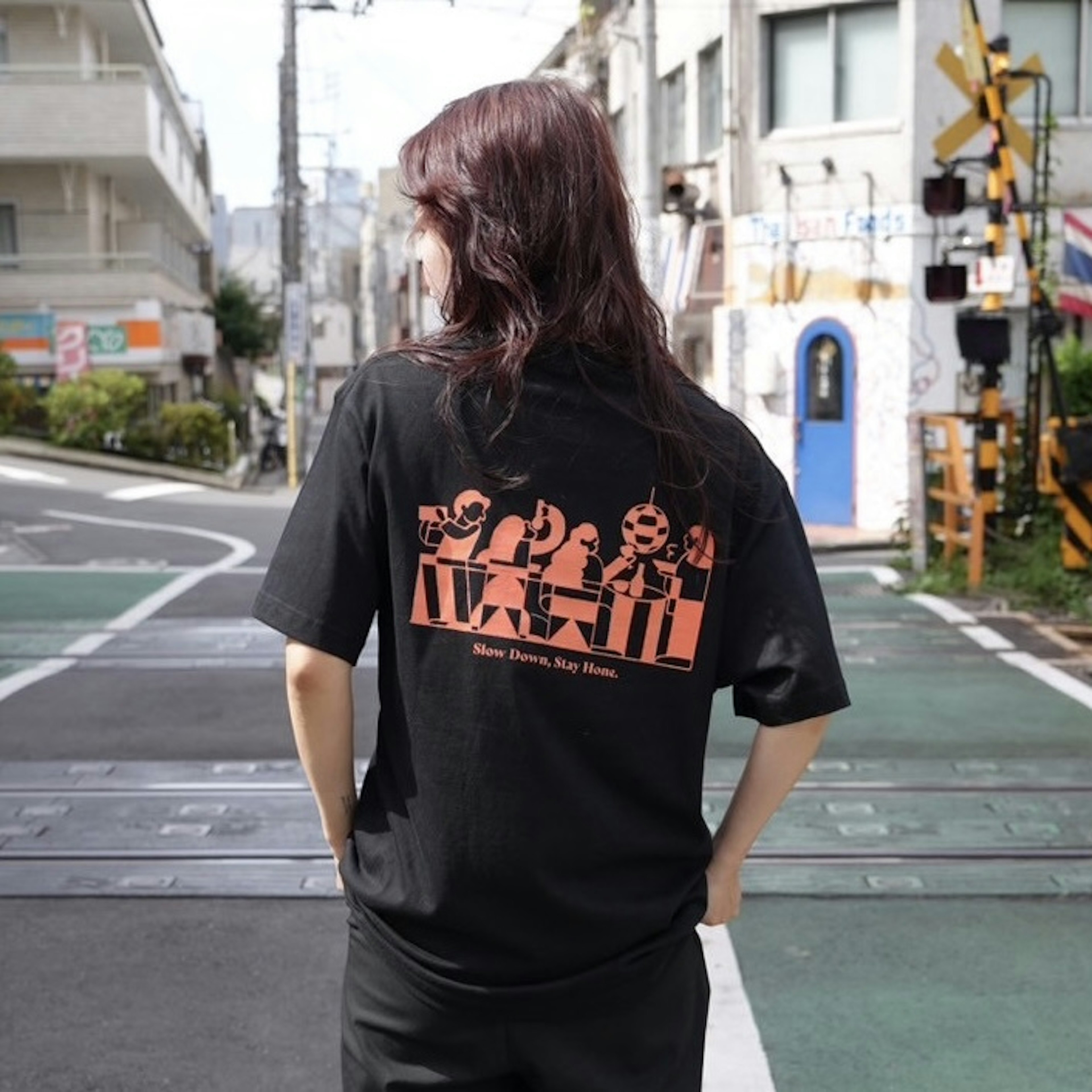 Slow Down, Stay Hone. Tシャツ Black