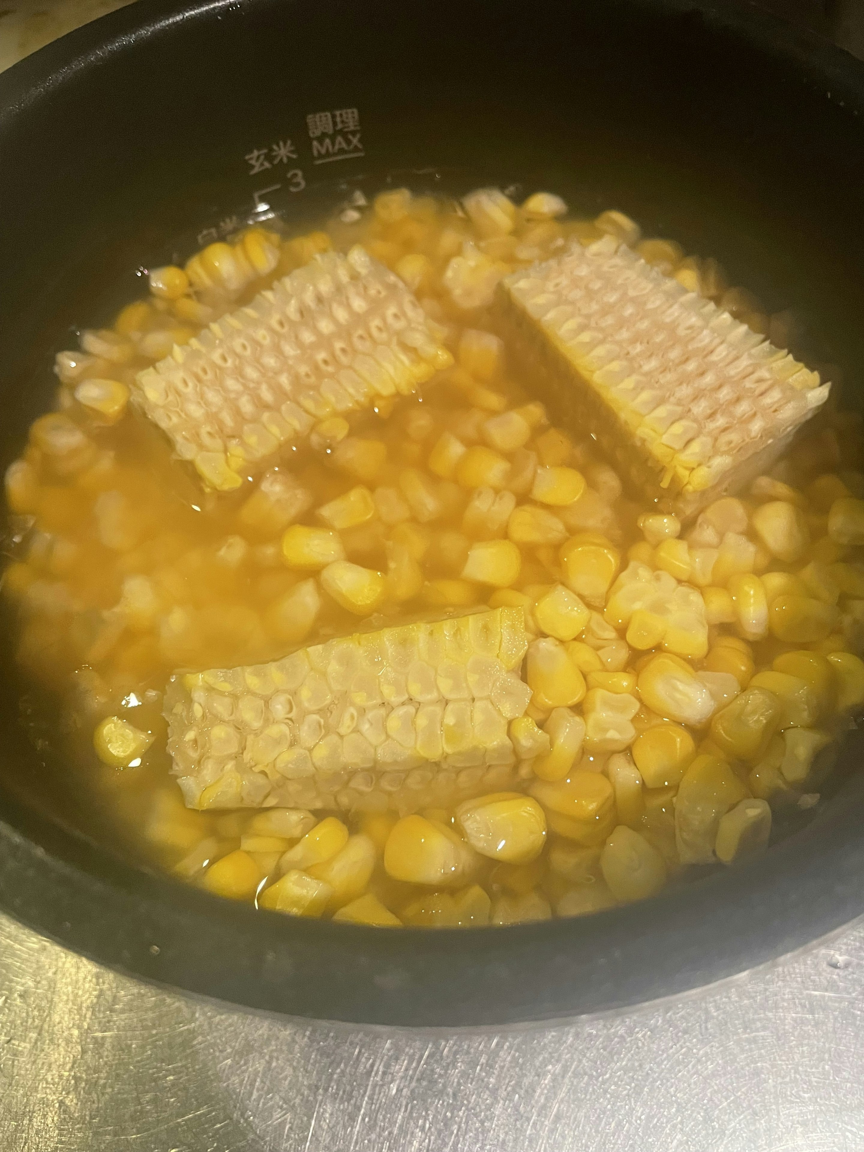 とうもろこしの炊き込みご飯おにぎり